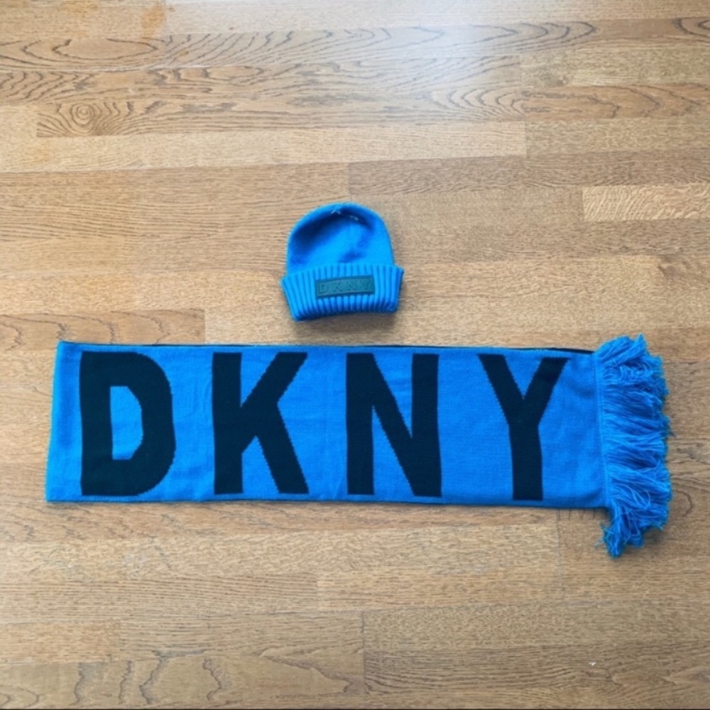 DKNY HAT & SCARF SET